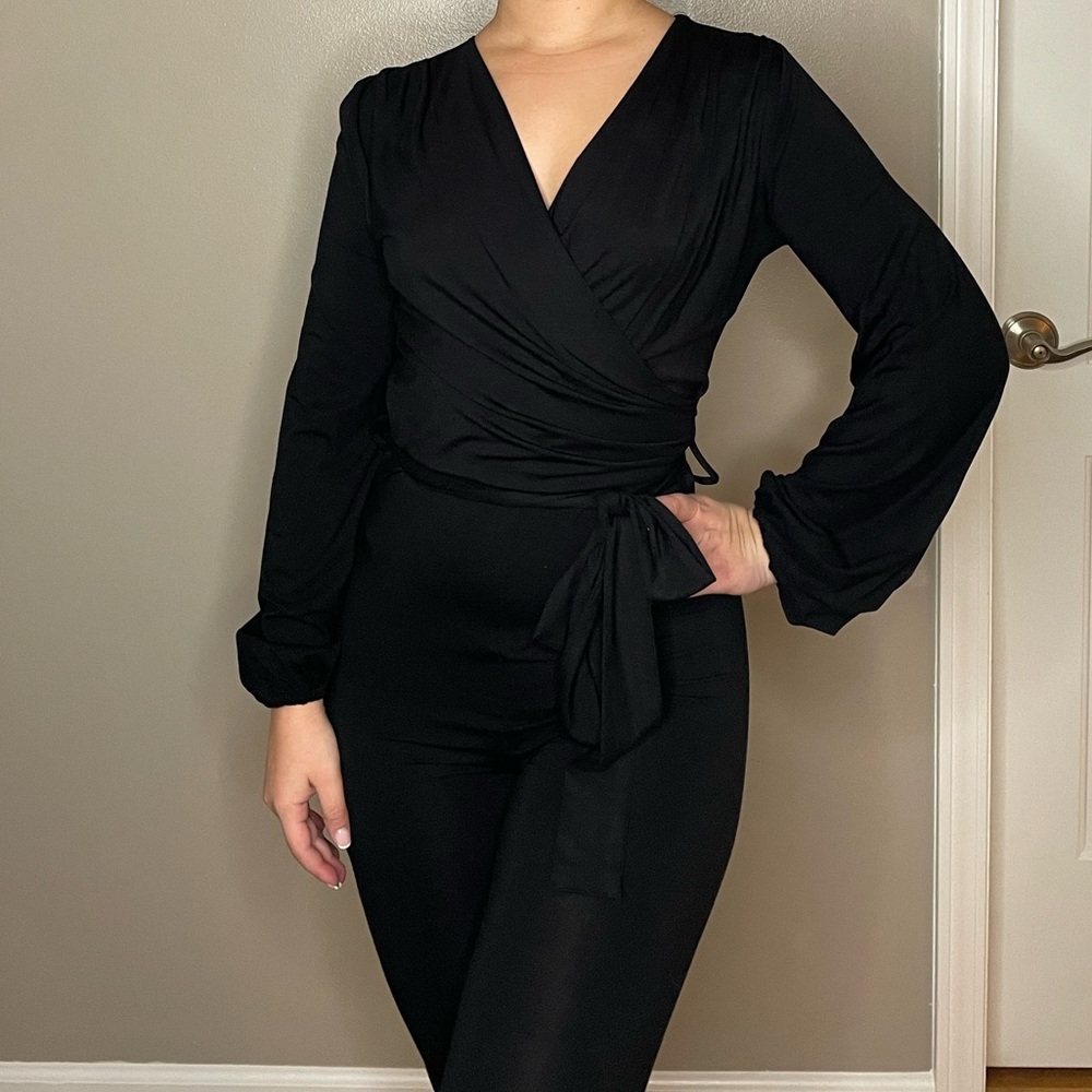 Black jumpsuit from Fashion Nova. Size small. Stretchy. Great condition.